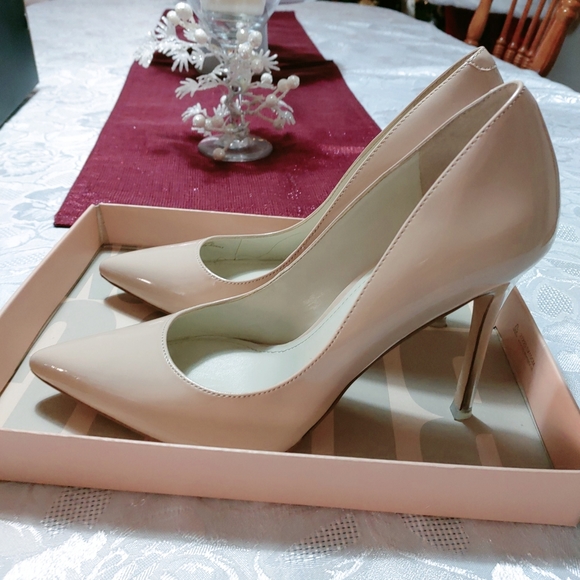 Sexy Nude Pumps - Picture 2 of 2